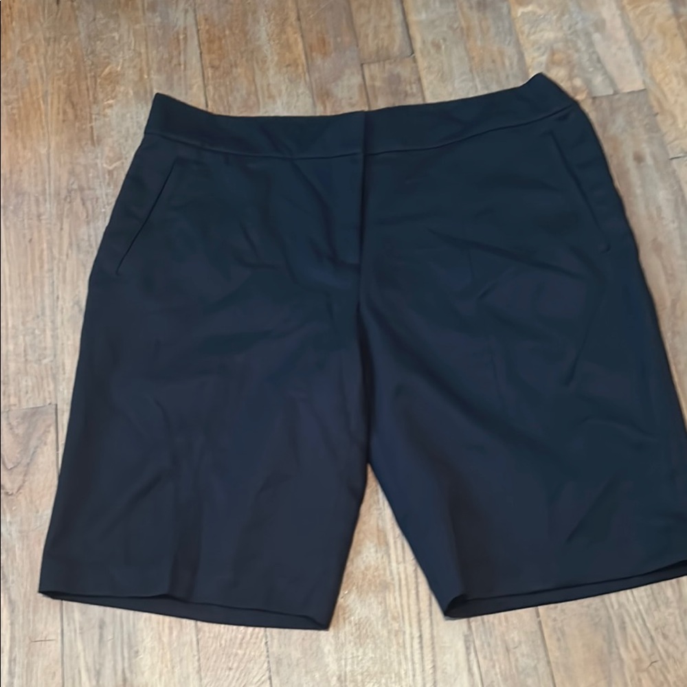 Izod Golf Elegant Black Women's Bermuda Shorts Size 12‎